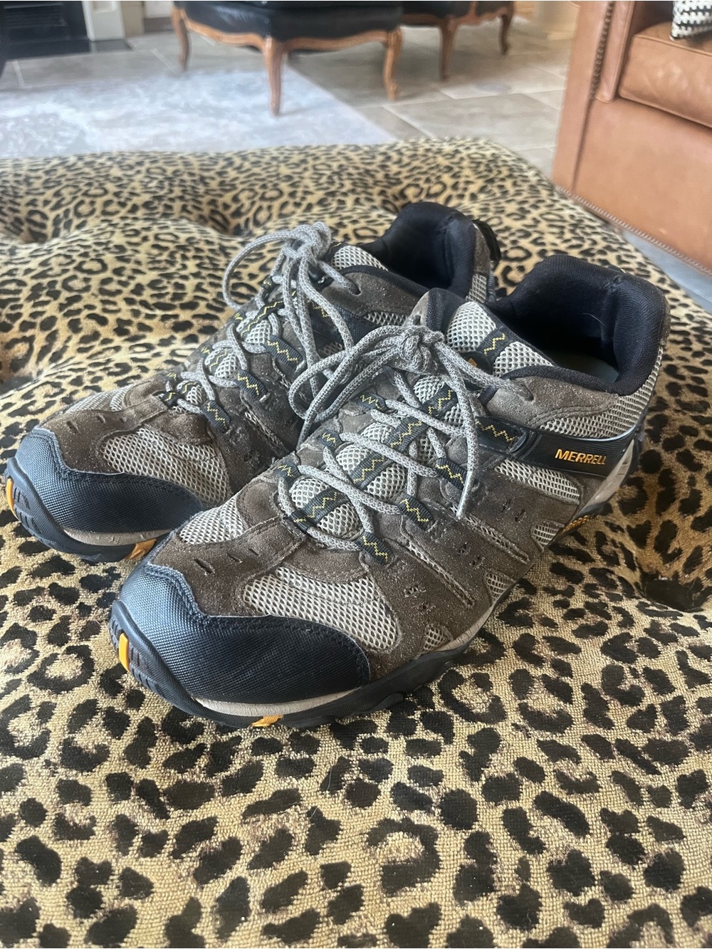 Mens Merrell "Boulder" low top hiking shoes size 12